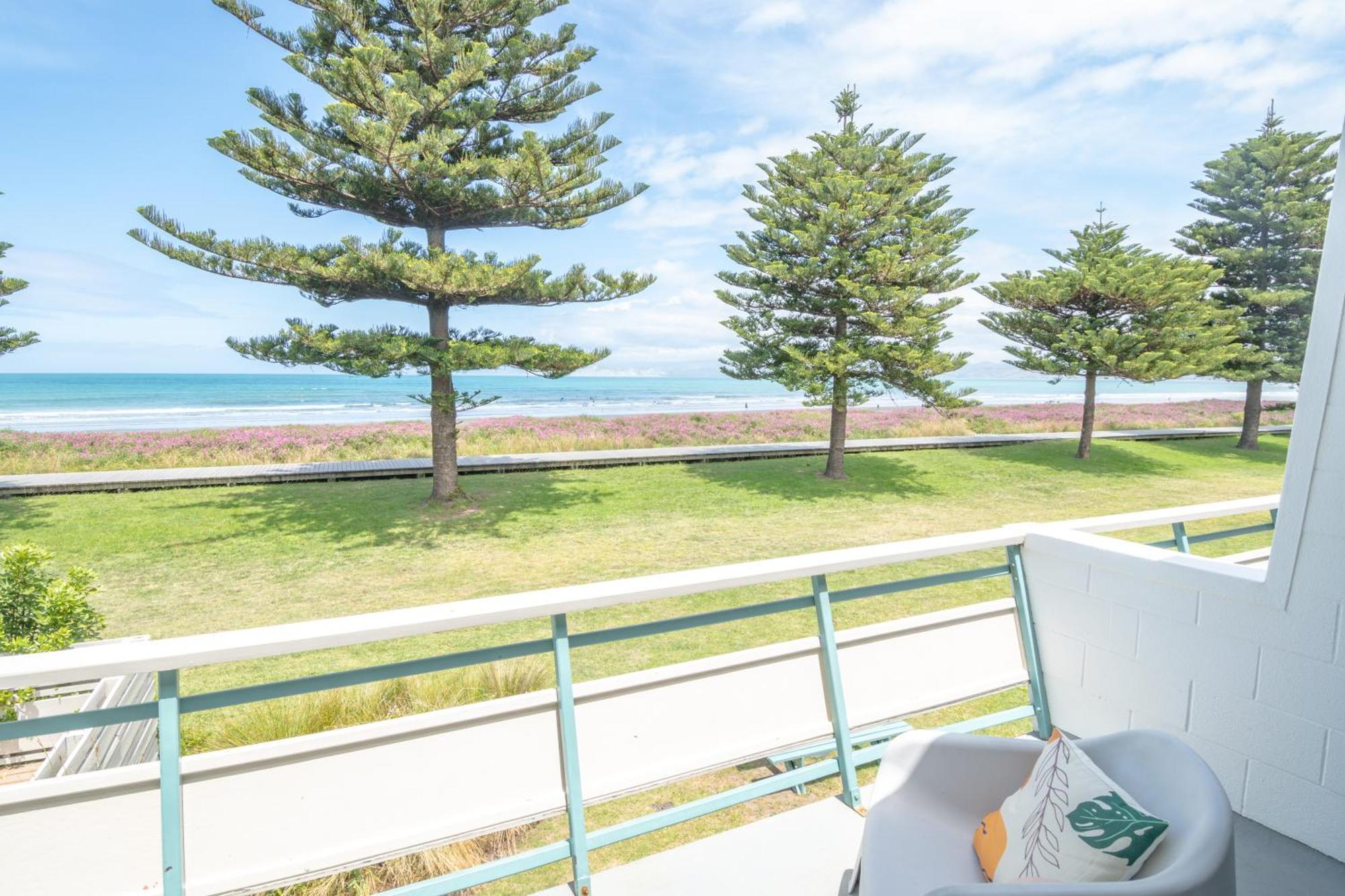 Whispering Sands Beachfront Motel Gisborne Exteriér fotografie