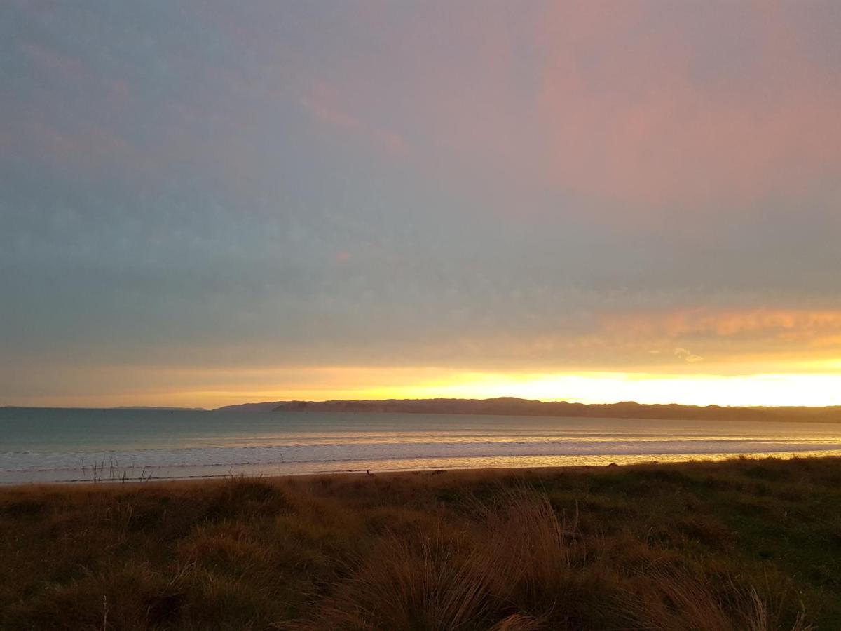 Whispering Sands Beachfront Motel Gisborne Exteriér fotografie